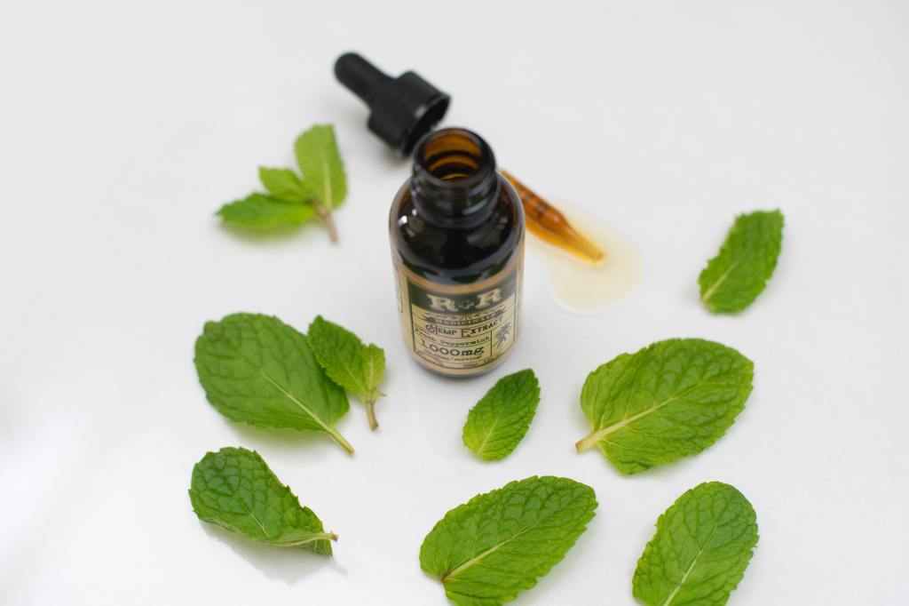7 raisons pour toujours avoir de l’huile essentielle de menthe poivrée avec soi